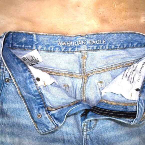 American Eagle Jeans Womens Size 2 Light Blue Highrise Mom Distressed Denim - Picture 11 of 13